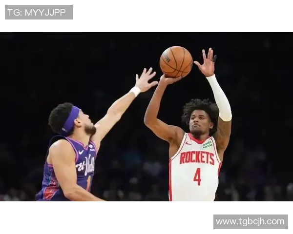 格林仅8分钟即遭驱逐，高效贡献4分3篮板