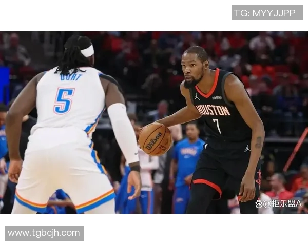 输得憋屈,火箭队第四节最后三分钟进攻再次熄火,杜兰特与谢泼德手感低迷三分不中,热火轻松拉开分差夺得胜利